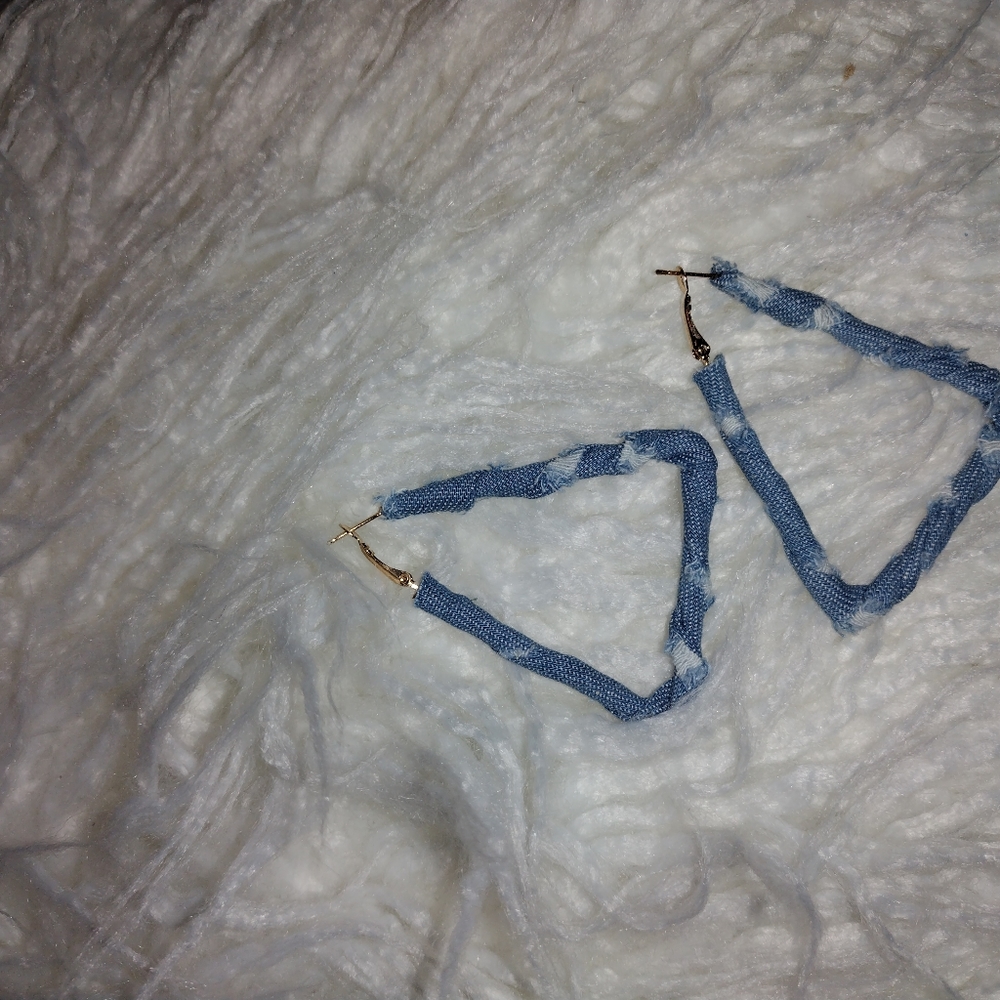 NWOT Earrings - Picture 2 of 2